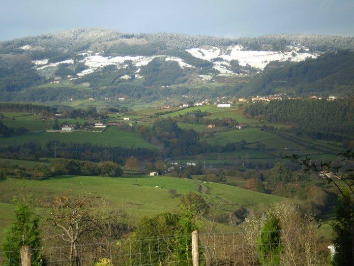 Escuelas De Fuentes Villaviciosa  Kültér fotó