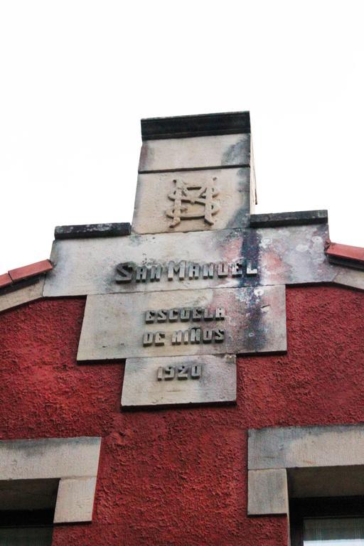 Escuelas De Fuentes Villaviciosa  Kültér fotó