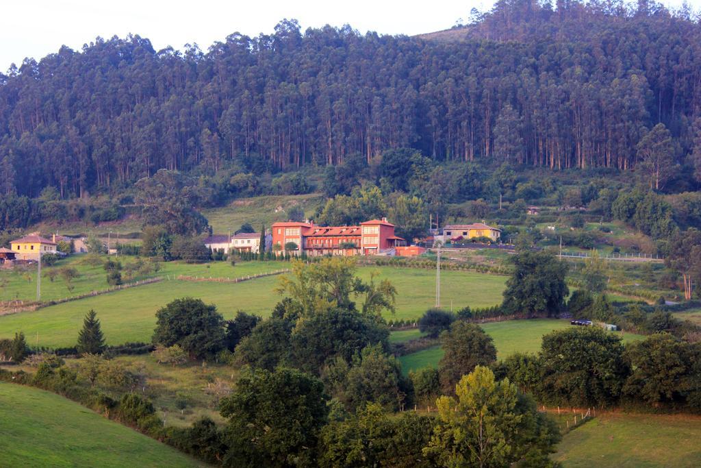 Escuelas De Fuentes Villaviciosa  Kültér fotó